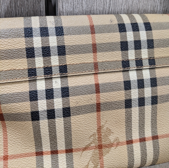 Burberry: Haymarket Nova Check PVC Baguette Shoulder Bag - Picture 11 of 16